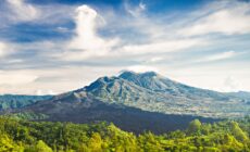 Le mont Batur - Andrey X. - Canva Pro